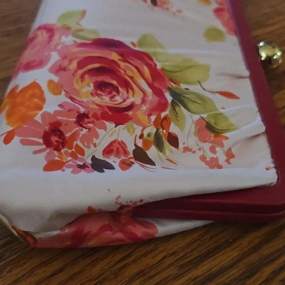 Banana Republic Vibrant Red and Orange Lace Clutch with Intricate Detailing - Picture 3 of 7